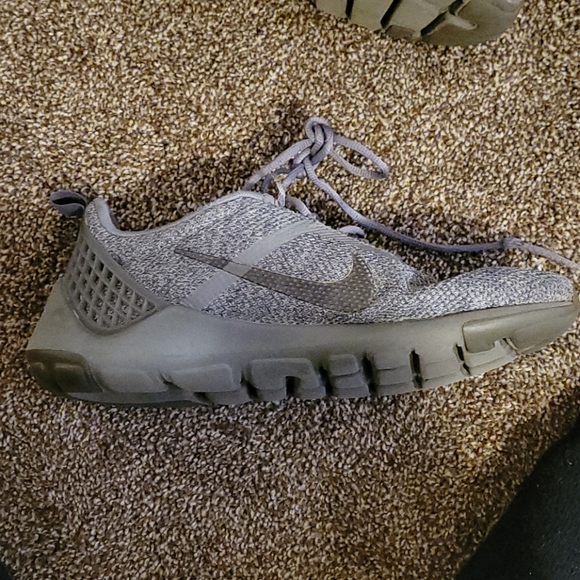 Nike Running Shoes - Picture 3 of 6